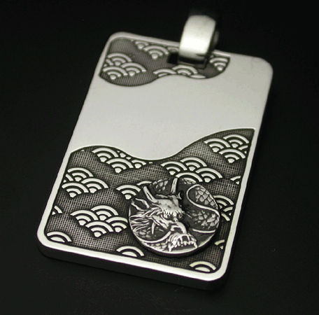 Saito - Dragon Crest Emblem(Silver 950) on Genroku Pattern Pendant Top (Silver 950)