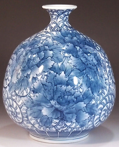 Fujii Kinsai Arita Japan - Sometsuke Karakusa &  Peony Vase 17.50 cm  　染付唐草牡丹絵飾り花瓶 - Free Shipping