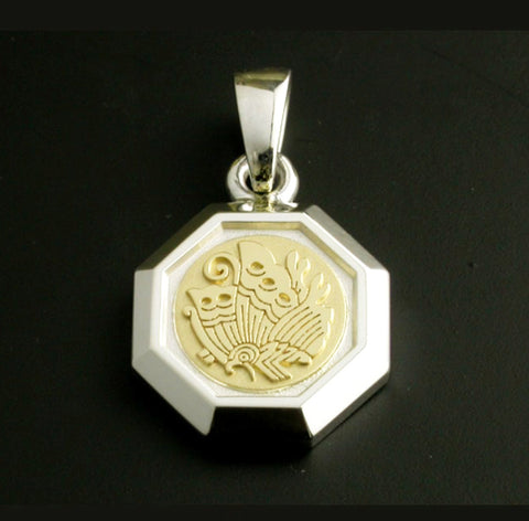Saito - Family Crest  Emblem (18K Gold) ,  Octagonal Silber 950 pendant top - Small size