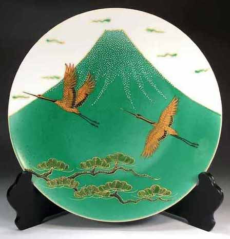 Fujii Kinsai Arita Japan - Ryokusaiyu Kinsai Mt. Fuji ,Crain, Pine Ornamental plate 26.50 cm  緑彩釉金彩吉祥富士山松絵飾り大皿（径26.5ｃｍ） - Free Shipping