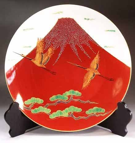 Fujii Kinsai Arita Japan - Shinshayu Kinsai Mt. Fuji ,Crain, Pine Ornamental plate 26.50 cm    辰砂釉金彩吉祥赤富士山松絵飾り大皿（径26.5ｃｍ）  - Free Shipping