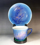 Fujii Kinsai Arita Japan - Somenishiki Kinsai Yurikou Painting of Irises Cup & Saucer　染錦金彩釉裏紅菖蒲絵コーヒーカップ - Free Shipping