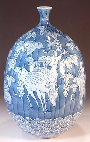 Fujii Kinsai Arita Japan - Sometsuke Seigaiha Deer & Grapes Vase  27.50 cm - Free Shipping