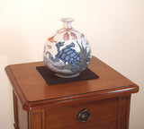 Fujii Kinsai Arita Japan - Reproduced Koimari Somenishiki Kinsai Hanamusubi Turtle Vase 17.50 cm - Free Shipping