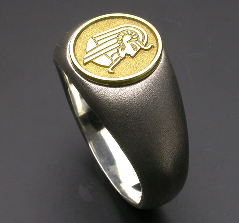 Saito - Egyptian motif   Cleopatra - Queen of the Nile  18Kt emblem Amulet Silver Ring